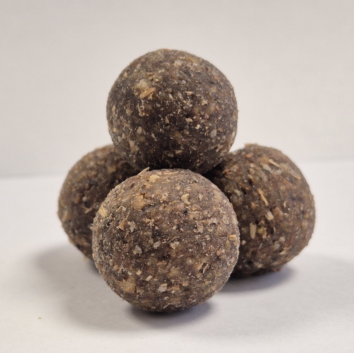 Medicated Boilies stacked for carp fishing, highlighting the natural garlic extracts and balanced formula.